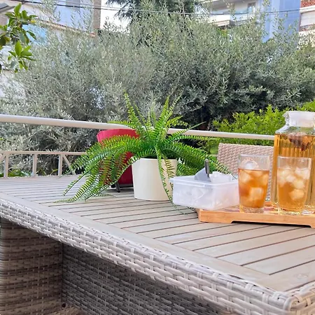 Lemon Treehouse Alimos